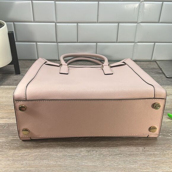 9744 Michael Kors Pink Tote Bag - Picture 5 of 13